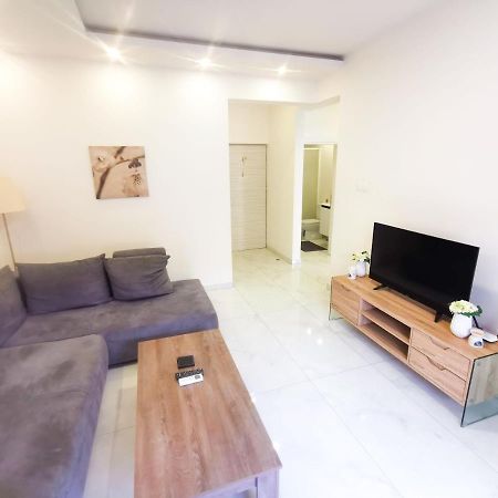 The White Pearl Apartment Larnaka Exterior foto